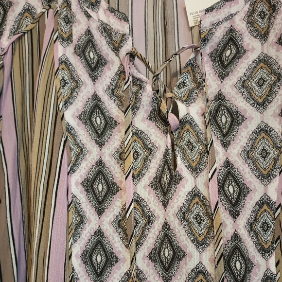 Cato Top, Plus Size Spring Top, Size: 22 - Picture 3 of 4